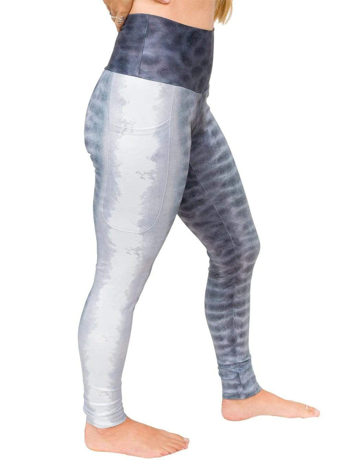 Model: Erin is a coral ecologist and Program Manager here at Waterlust. She 4'11", 110 lbs and is wearing an XS.