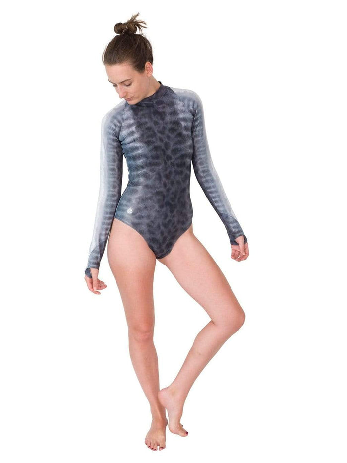 Model: Laura is our Chief Product Officer at Waterlust, a scuba diver, kiter and recreational yogi. She is 5’10, 147 lbs, 34B and is wearing a size S.