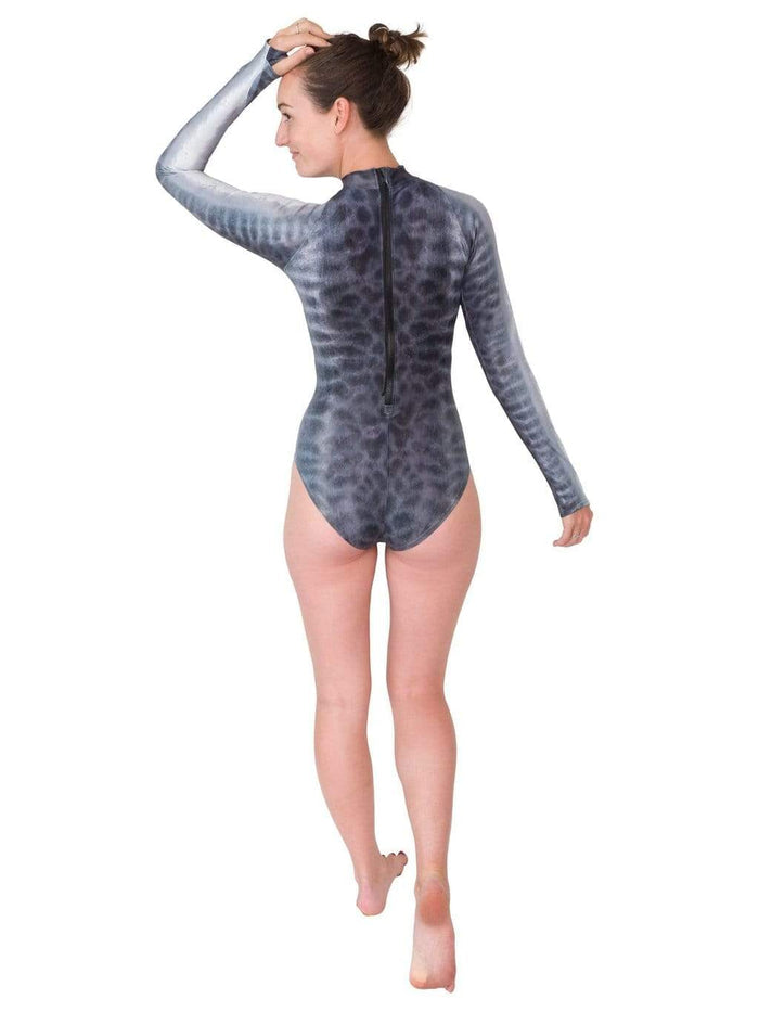 Model: Laura is our Chief Product Officer at Waterlust, a scuba diver, kiter and recreational yogi. She is 5’10, 147 lbs, 34B and is wearing a size S.