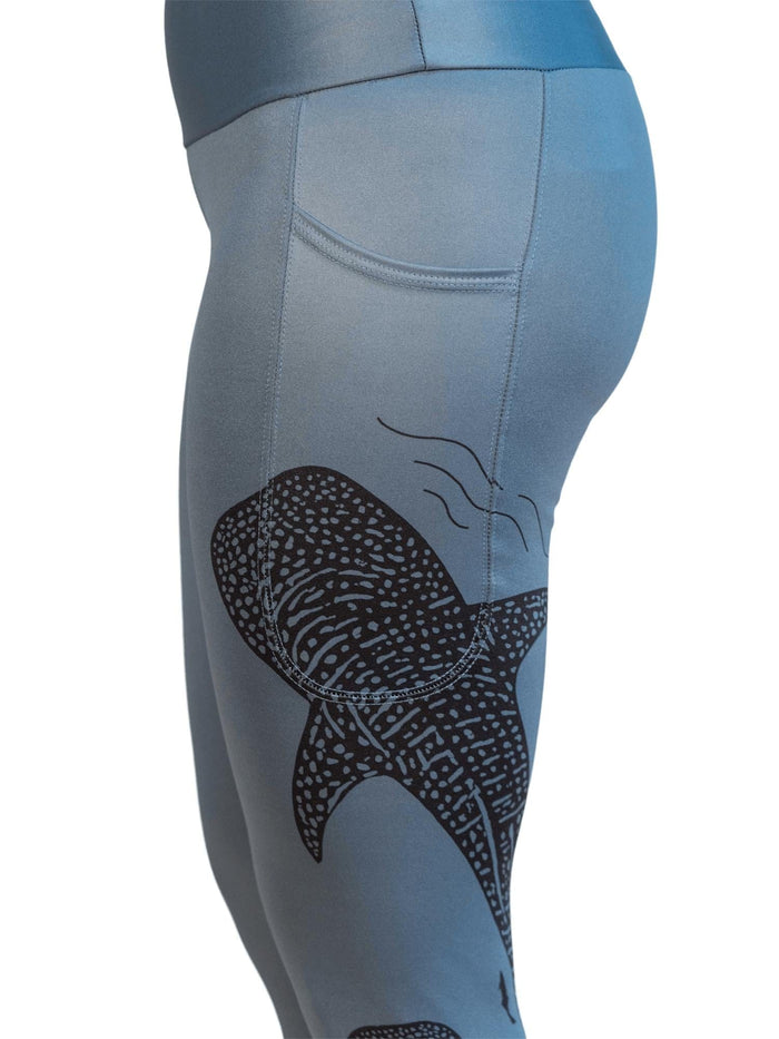 Model: Allyson is a coral biologist. She is 5'4", 145lbs and is wearing a size M legging.