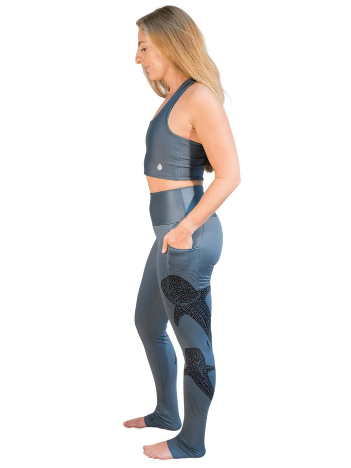 Model: Allyson is a coral biologist. She is 5'4", 145lbs and is wearing a size M legging.