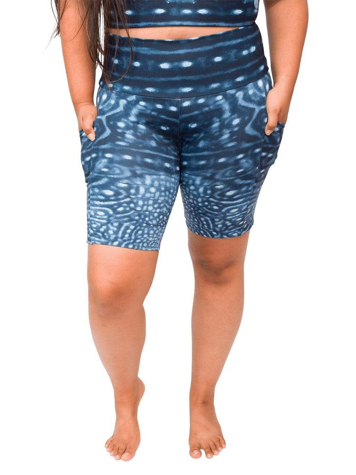 Model: Meagan is a biologist with a focus on water quality who loves to wear her heart on her sleeve while advocating for marine science and conservation. She is 5'3", 155 lbs and is wearing a L.