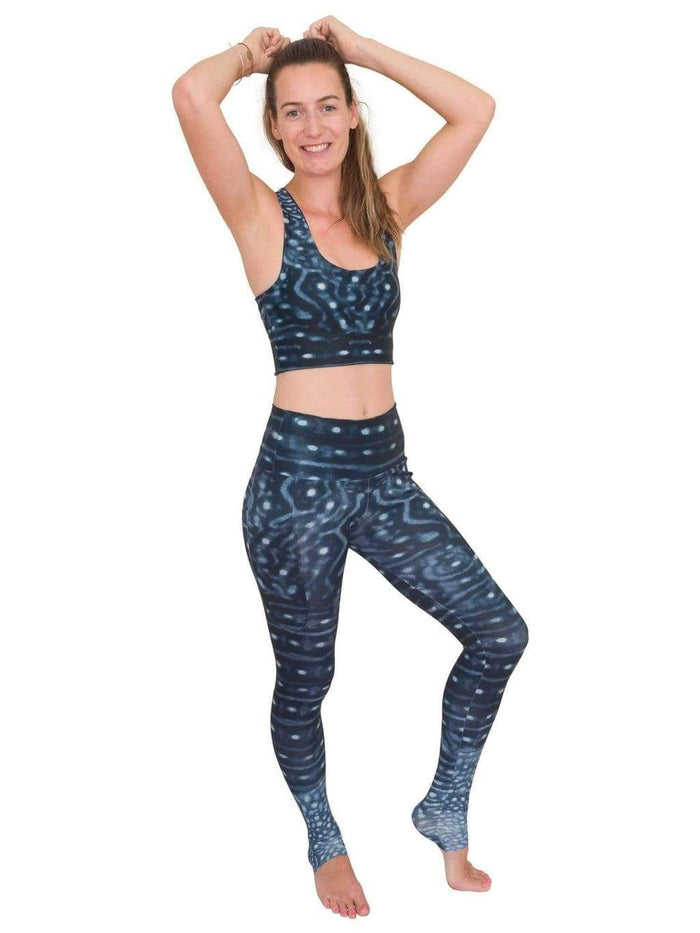 Model: Laura is our Chief Product Officer at Waterlust, a scuba diver, kiter and recreational yogi. She is 5’10, 147 lbs, 34B and is wearing a size S top and M legging.