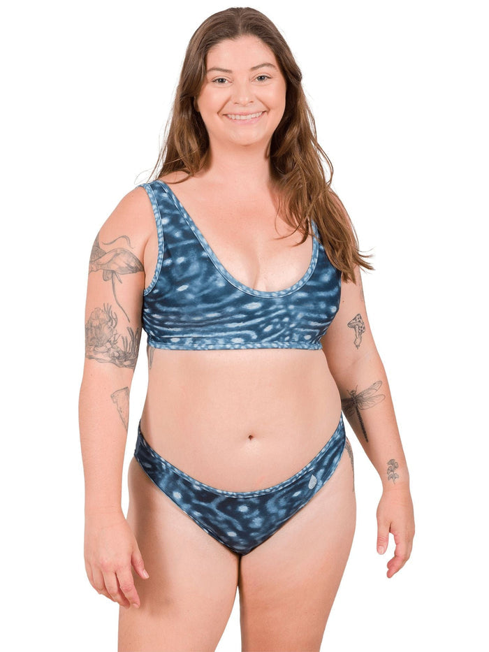 Model: Camilla is the Operations Manager here at Waterlust. She loves using her camera to communicate marine conservation issues. She is 5'8", 195 lbs and is wearing an XL Classic Bikini Bottom and XL Scoop Bikini Top.