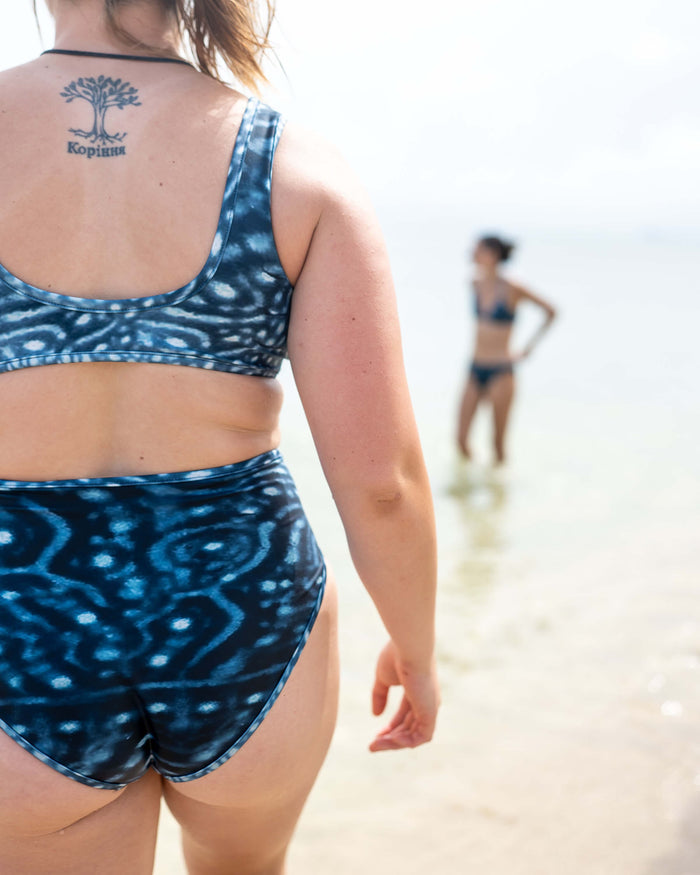 Model: Cailyn is a master's student conducting research on coral bleaching in Florida. She is 5'6", 165 lbs, and is wearing a M Scoop Bikini Top and M High-Waisted Bikini Bottom.