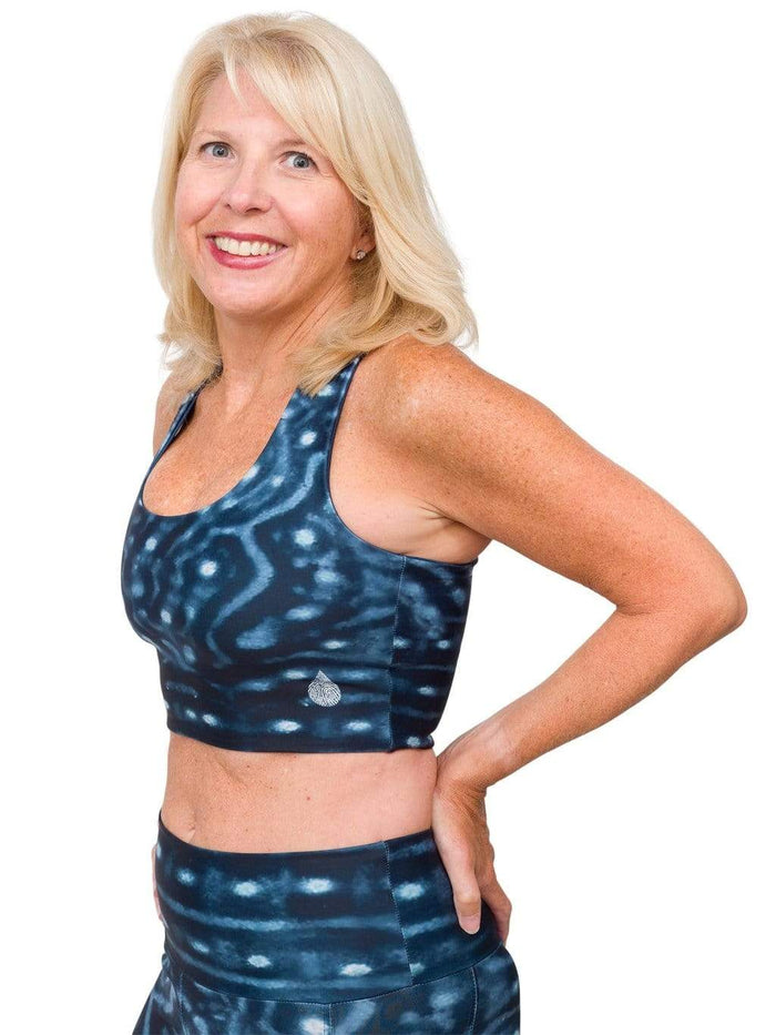 Model: Amy is an active environmental volunteer and divemaster. She is 5'3", 128 lbs, 36B and is wearing a L legging and M top.