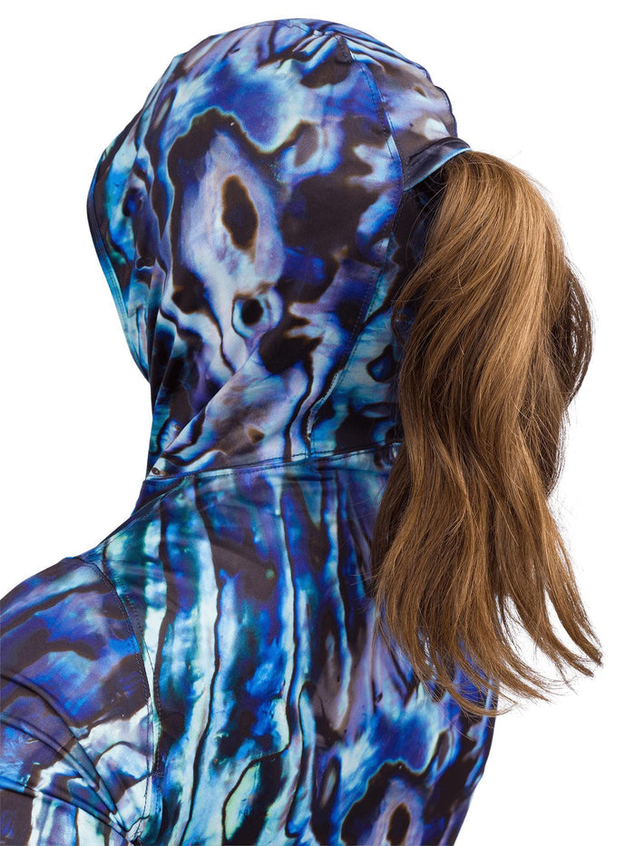Model: Ponytail slot in the hood.