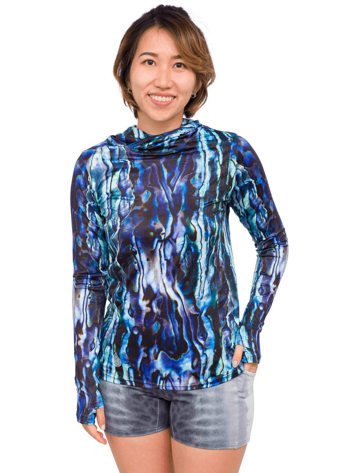 Model: Laura is a hurricane researcher and avid scuba diver. She is 5'3", 120lbs, 34B and is wearing a S top and shorts.