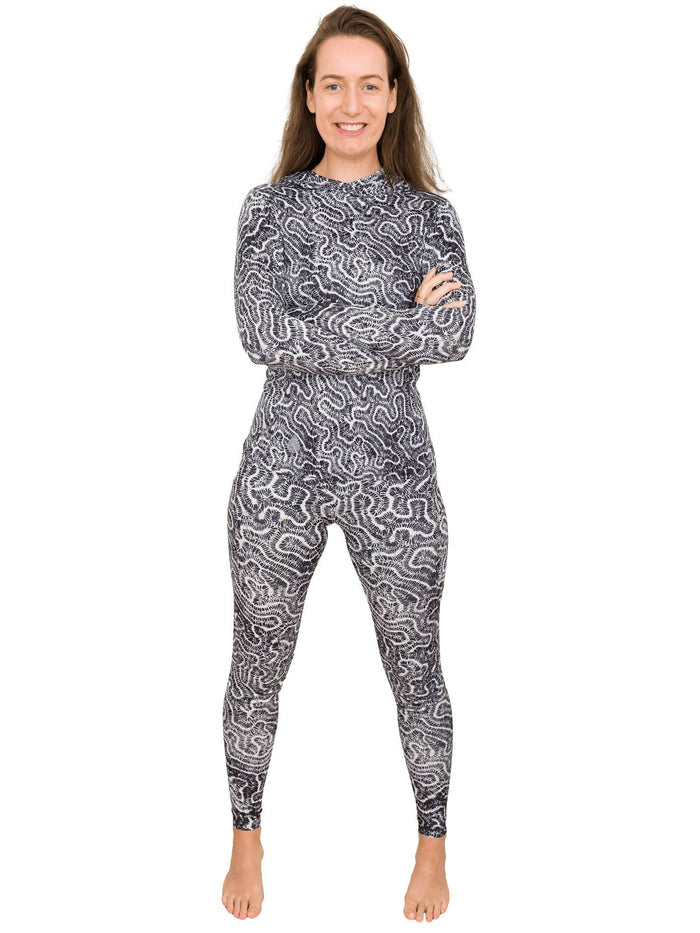 Model: Laura is our Chief Product Officer at Waterlust, a scuba diver, kiter and recreational yogi. She is 5’11, 147 lbs, 34B and is wearing a size S sun shirt.