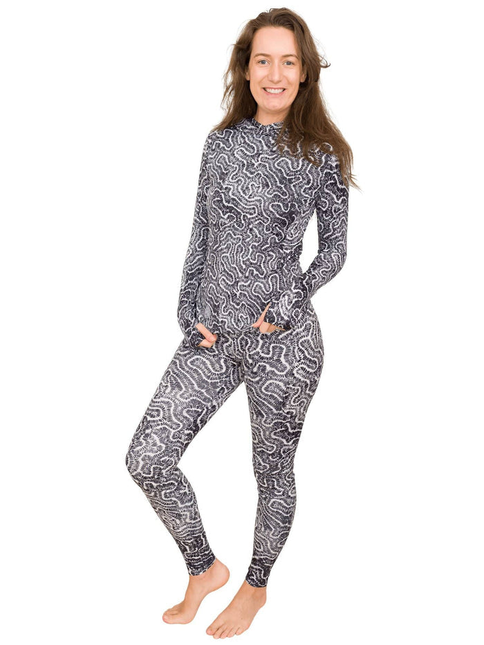 Model: Laura is our Chief Product Officer at Waterlust, a scuba diver, kiter and recreational yogi. She is 5’11, 147 lbs, 34B and is wearing a size S sun shirt.
