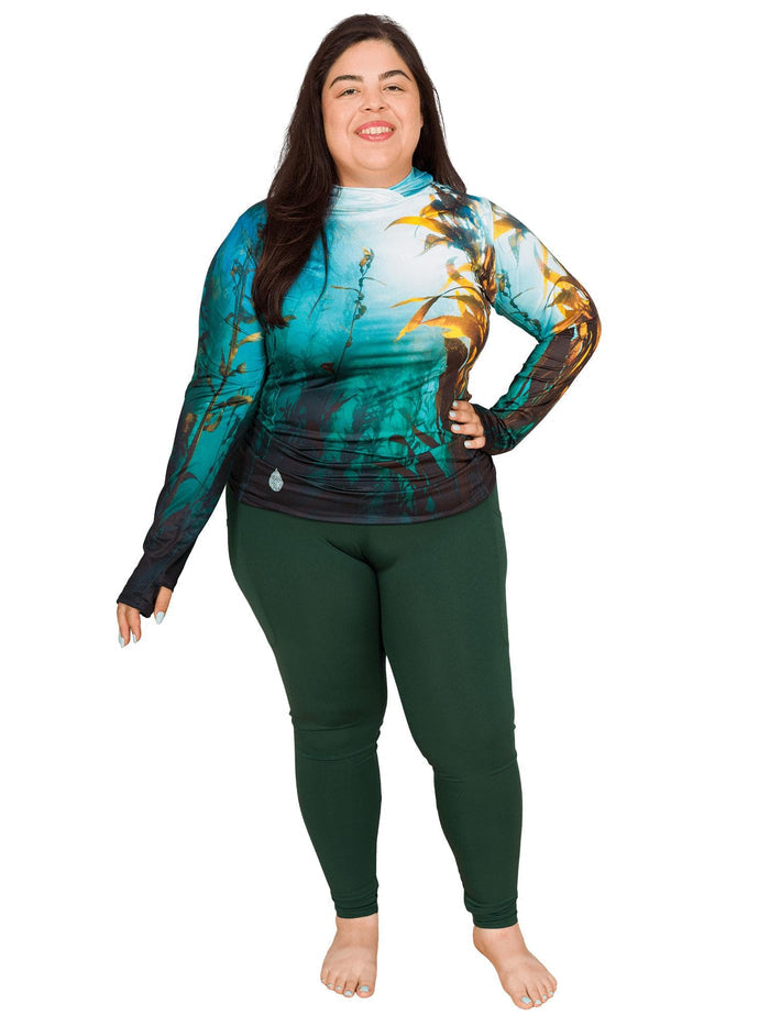 Model: Nikki is a marine educator dedicated to connecting students with the ocean and fostering the next generation of environmental stewards. She is 5'2", 200 lbs, and wearing a size XL.