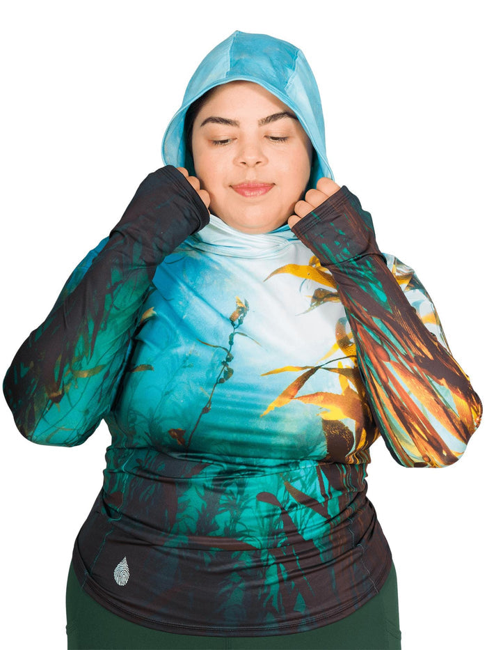 Model: Nikki is a marine educator dedicated to connecting students with the ocean and fostering the next generation of environmental stewards. She is 5'2", 200 lbs, and wearing a size XL.
