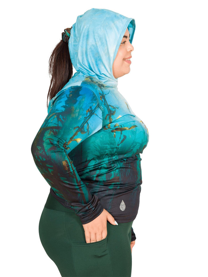 Model: Nikki is a marine educator dedicated to connecting students with the ocean and fostering the next generation of environmental stewards. She is 5'2", 200 lbs, and wearing a size XL.