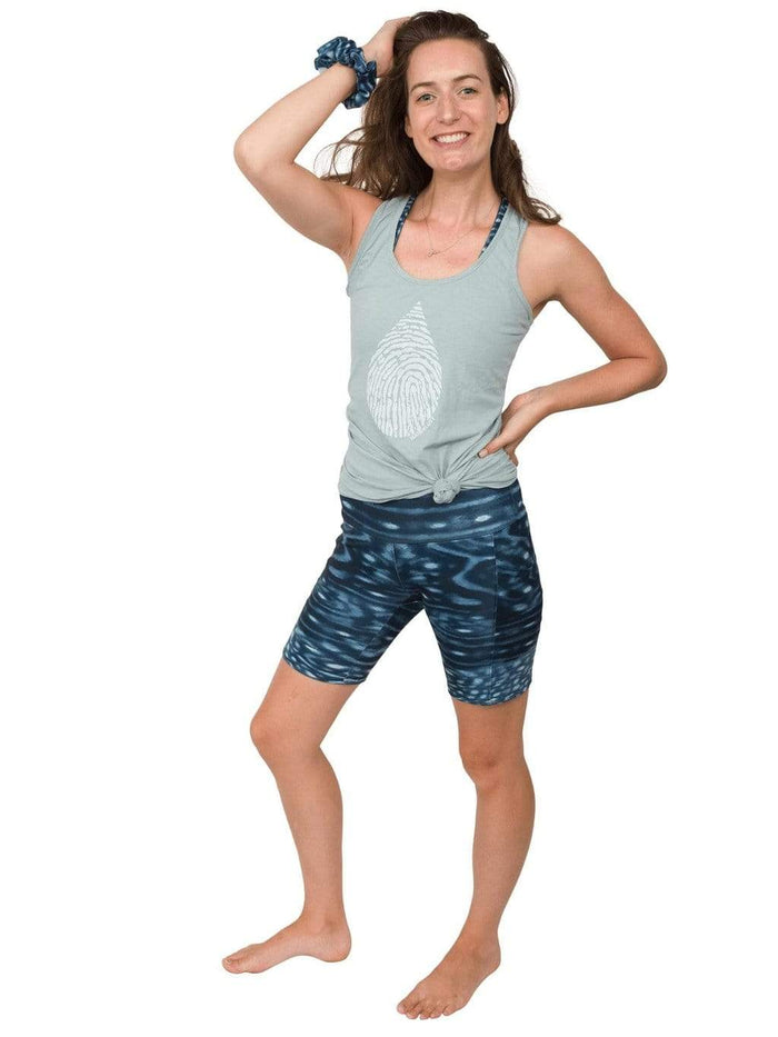 Model: Laura is our Chief Product Officer at Waterlust, a scuba diver, kiter and recreational yogi. She is 5’10, 147 lbs, 34B and is wearing a size M tank.