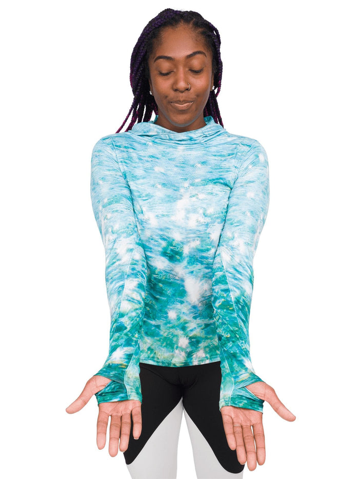 Model: Carlee is a shark & sea turtle scientist and co-founder of Minorities in Shark Sciences. She is 5’7”, 145 lbs, 36C and is wearing a S sun shirt and M legging.
