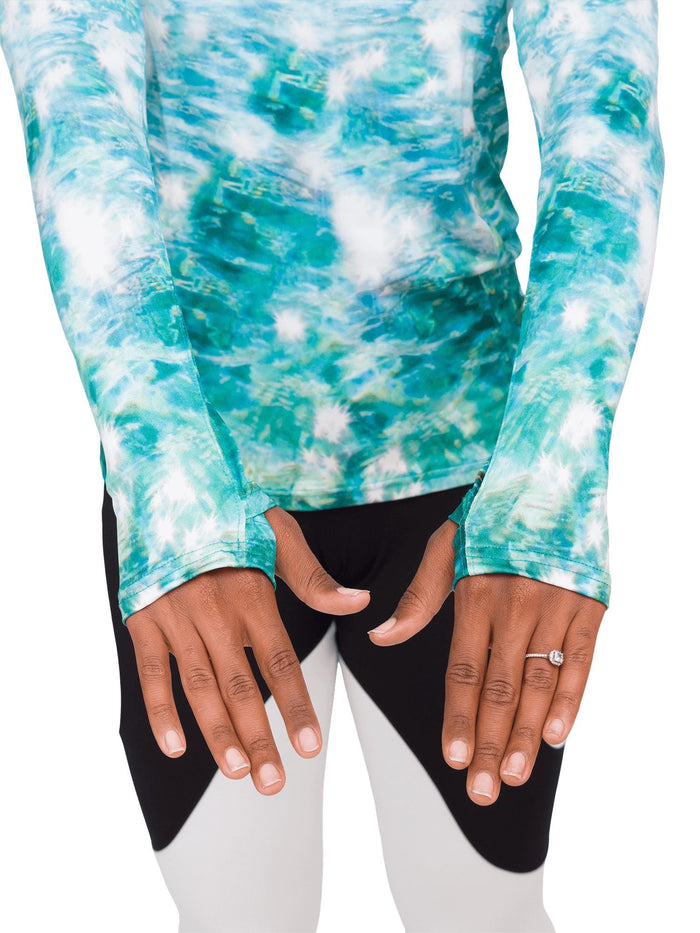 Close up of hands showing thumbholes and hand sun protection